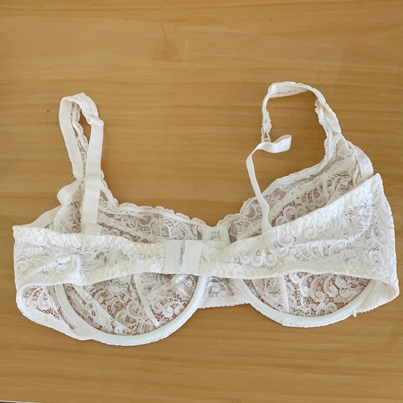 Warner’s 38D Lace Underwire Bra - Picture 2 of 2